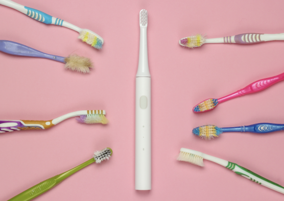 Electric VS Traditional: Toothbrushes